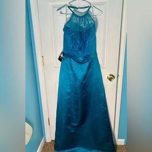 Belsoie Halter Lace Top Bridesmaids Dress With Flower Appliqué